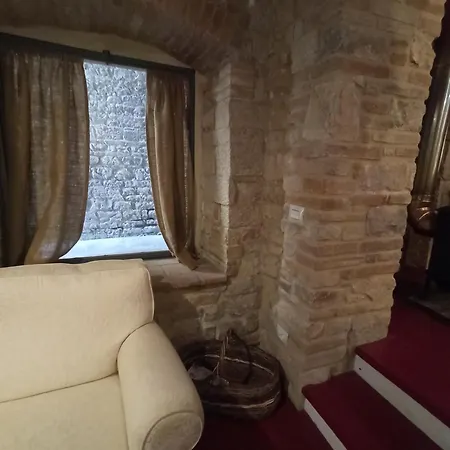 Casa Piazza- Cisterne Romane Τόντι