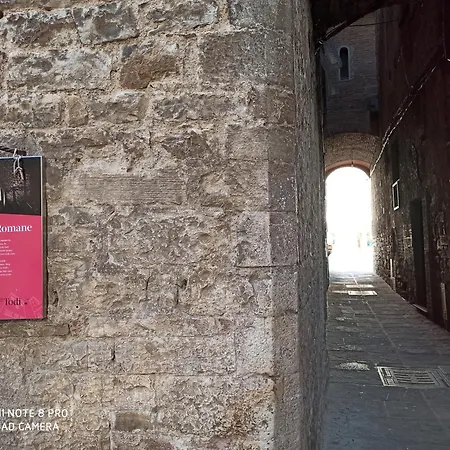 Casa Piazza- Cisterne Romane * Τόντι